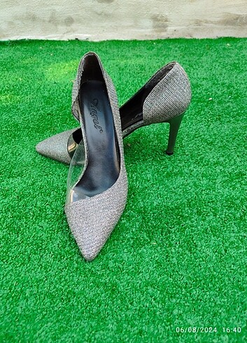 Diğer Parlak yeni stiletto