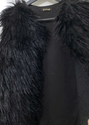 Bershka Siyah Kürklü Kadın Yelek