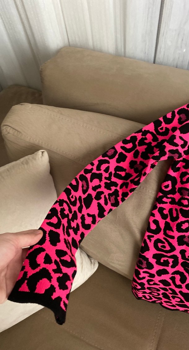 Pembe Leopar Desenli Uzun Kollu Balıkçı Yaka Bluz - Görsel 3