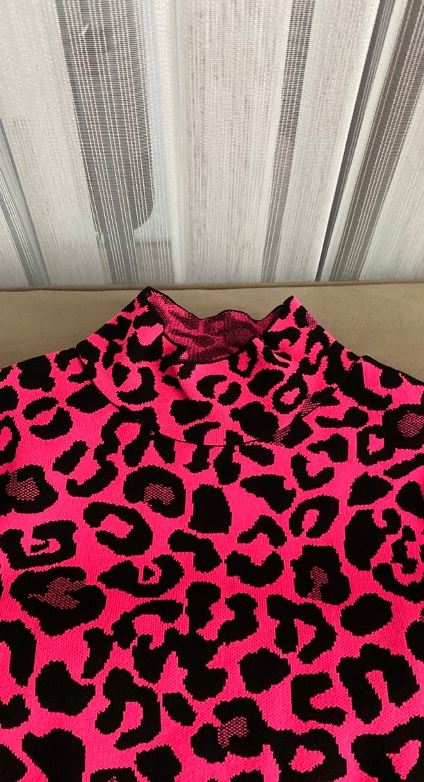 Pembe Leopar Desenli Uzun Kollu Balıkçı Yaka Bluz - Görsel 2