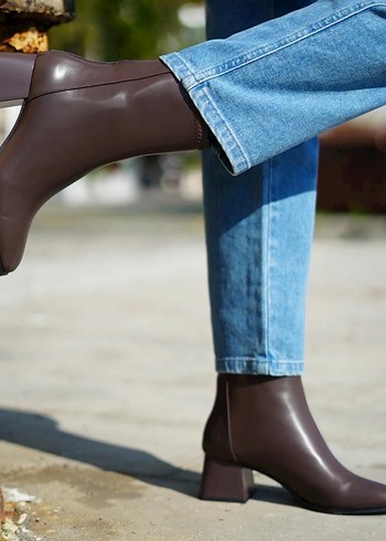 Kahverengi Deri küt burun Topuklu Kadın Bot - Görsel 4