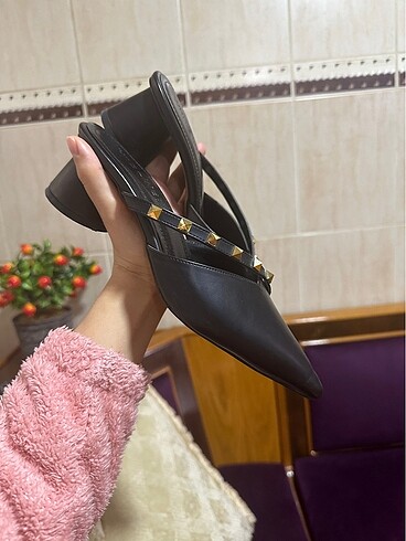 Topuklu zımba detay terlik - Görsel 3