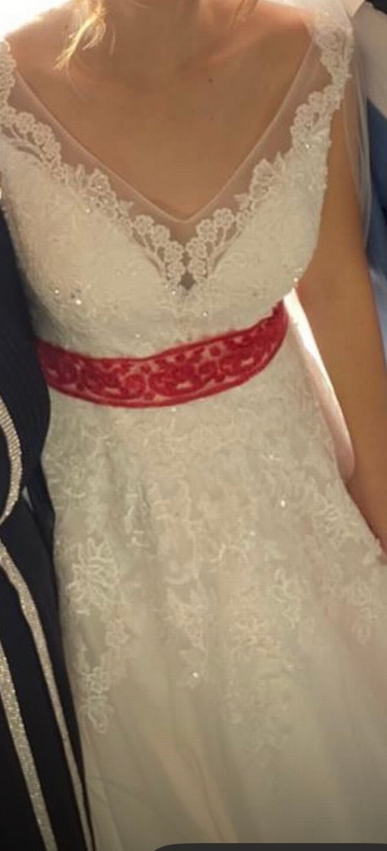 Dantel İşlemeli V Yaka Beyaz A Kesim Gelinlik - Görsel 5