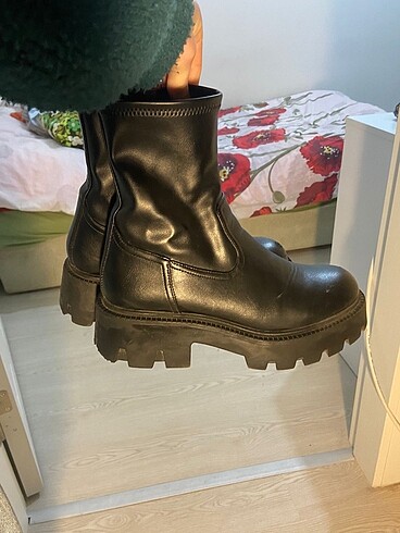 Pull and Bear Kadın bot