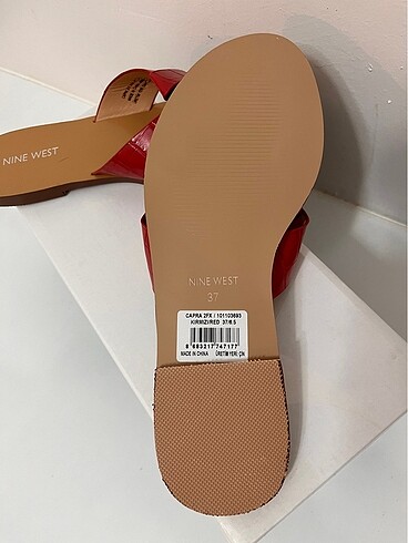 37 Beden kırmızı Renk Nine west