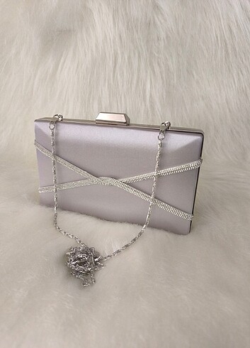 Gümüş saten taş detaylı abiye clutch