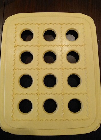 Tupperware mantı / kurabiye kalıbı 