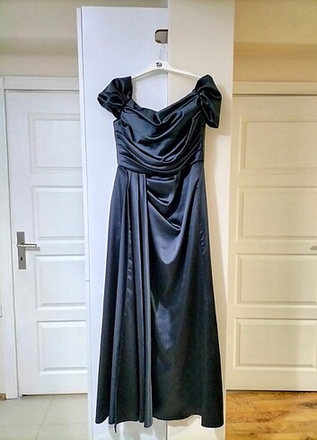 44 Beden siyah Renk Siyah yırtmaçlı elbise 