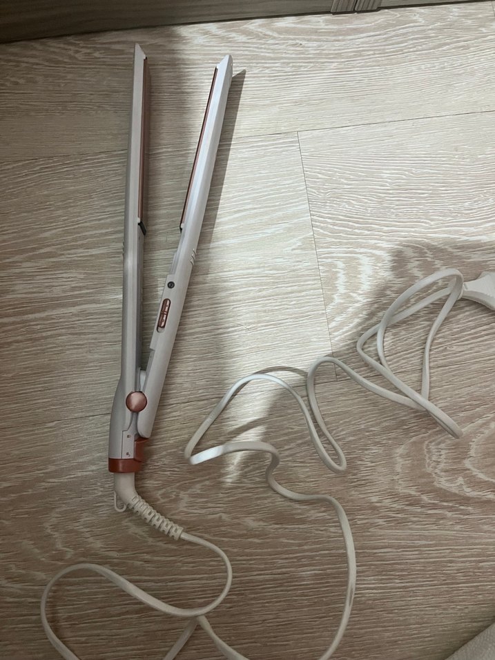 Aprilla Beyaz Gri Saç Düzleştirici - Görsel 2