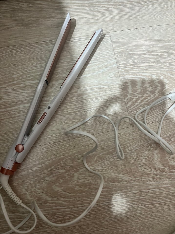 Aprilla Beyaz Gri Saç Düzleştirici - Görsel 3