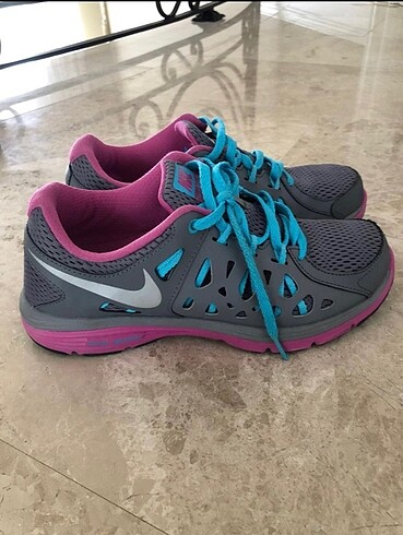Nike spor ayakkabı