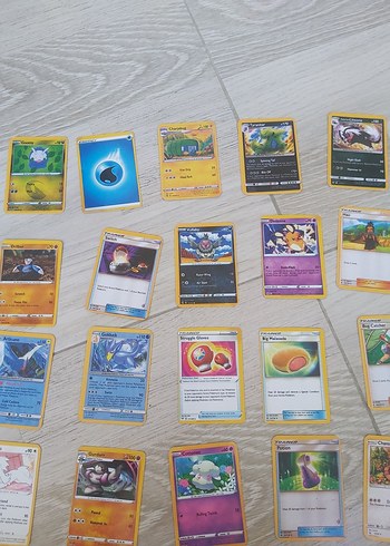 Çeşitli Pokémon Kartları Seti