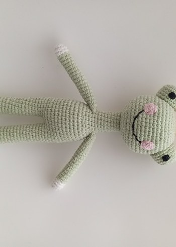 Amigurumi Taçlı Gri Örgü Kurbağa Peluş Oyuncak - Görsel 5
