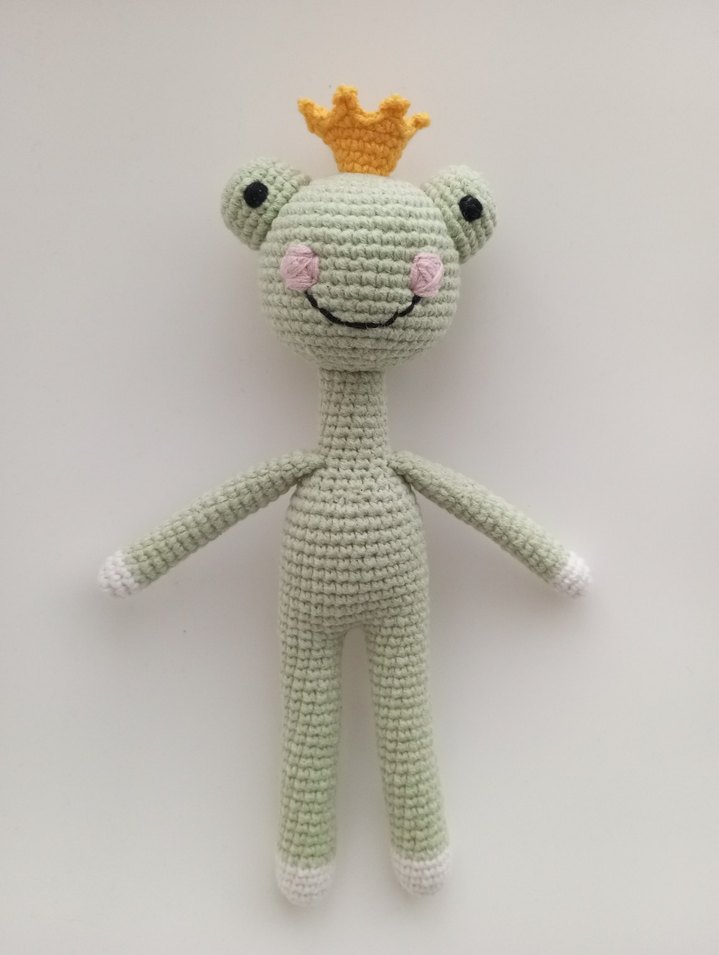 Amigurumi Taçlı Gri Örgü Kurbağa Peluş Oyuncak - Görsel 4