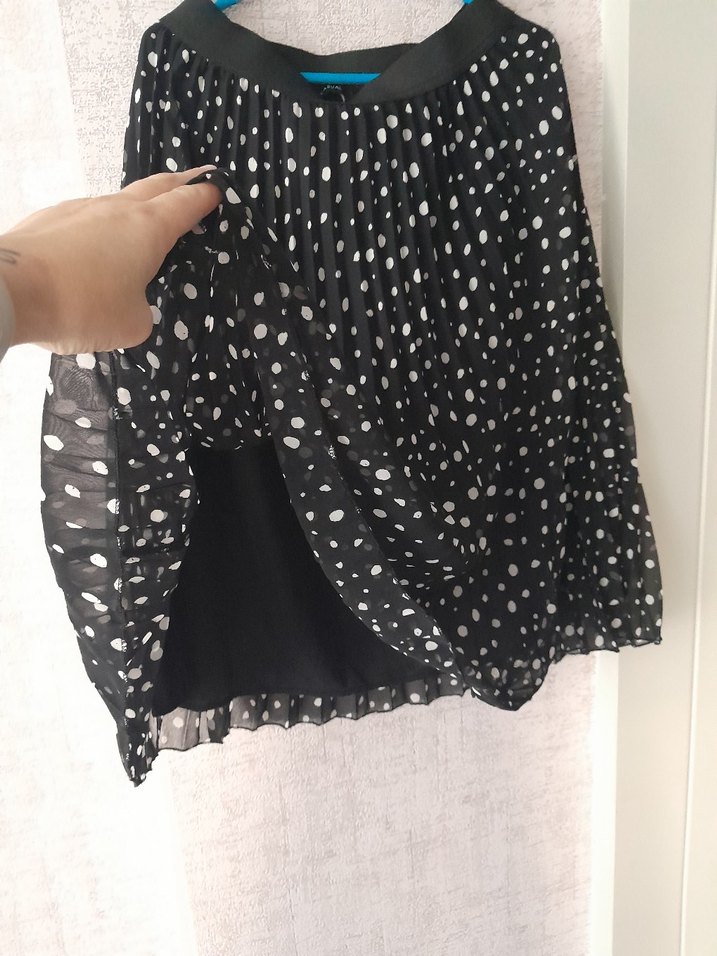 Puantiyeli Siyah Piliseli Midi Etek - Görsel 4