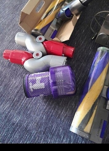 DYSON V12
