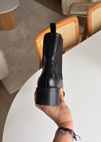 Zara Kadın Siyah Deri Tokalı Topuklu Bot - Görsel 5