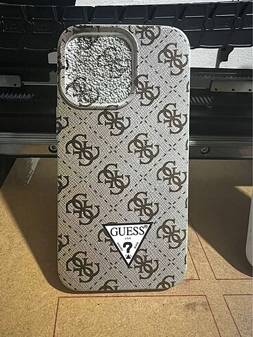 Guess baskılı telefon kılıfı