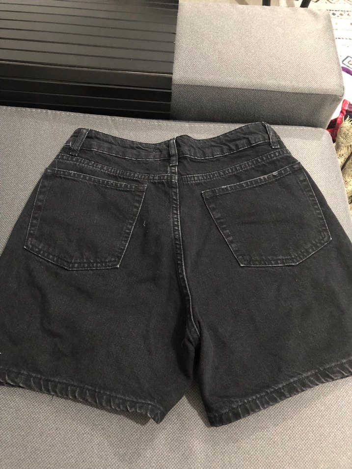 Siyah Nakışlı Kot Şort - Görsel 2