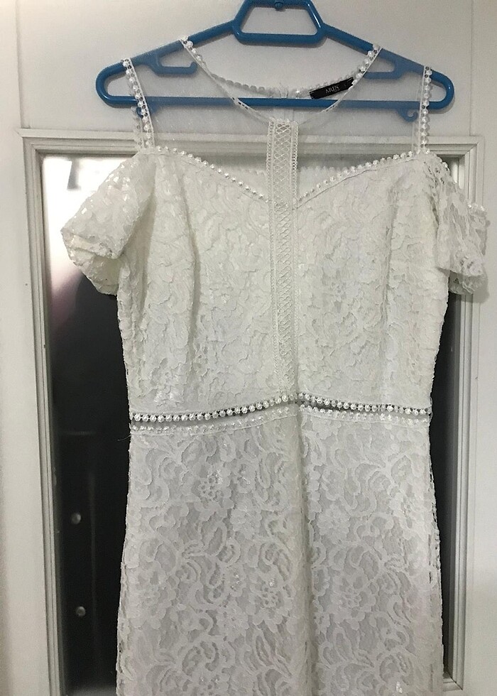 Beyaz dantel detaylı balık model elbise - Görsel 2