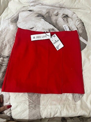 Stradivarius kırmızı etek m beden yırtmaçlı