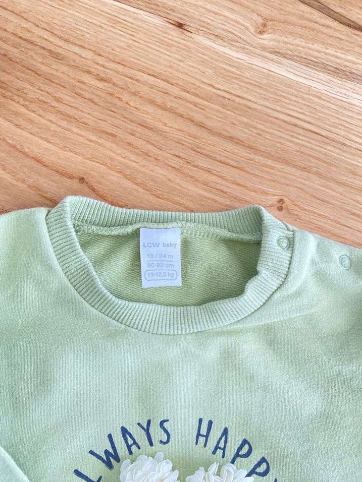 Yeşil Nakışlı Fırfırlı Bebek Kız Takımı - Görsel 2