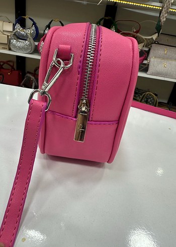 Calvin Klein Pembe Kadın Çapraz Çantası - Görsel 2