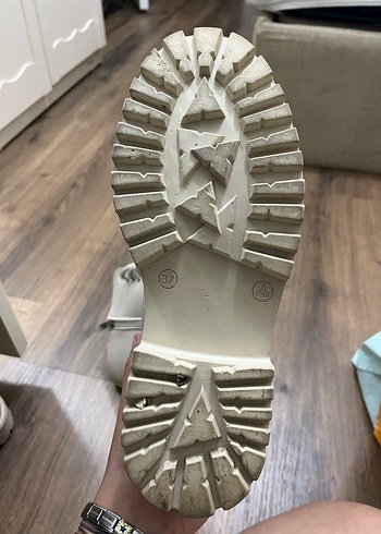 Kadın bej Deri Bağcıklı Diz Boyu Bot - Görsel 2