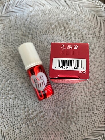 Benefit Cosmetics Benefit