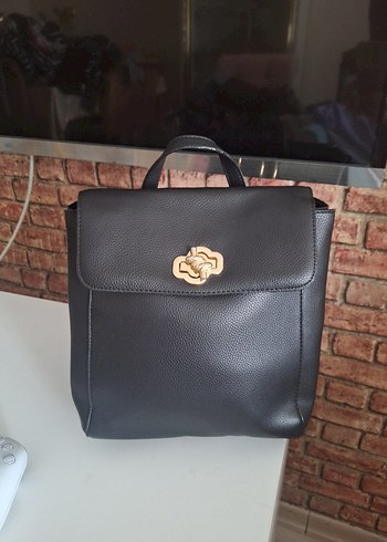Fabrika Klasik Siyah Deri Kadın Sırt Çantası