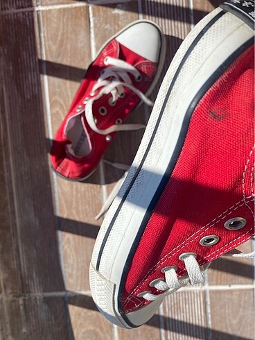 38 Beden kırmızı converse