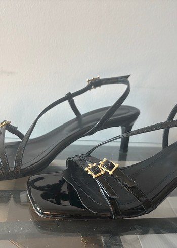 Siyah Tokalı İnce Kısa Topuklu Kadın Sandalet - Görsel 4