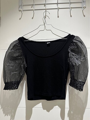 H&M- Şeffaf Kollu Siyah Crop Bluz