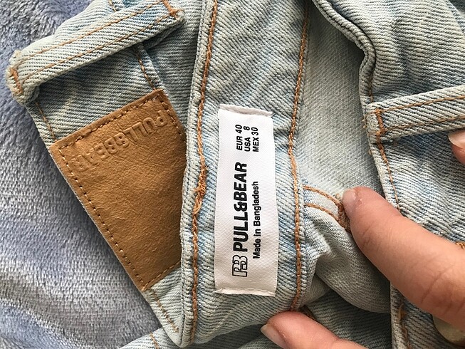 40 Beden mavi Renk Açık renk bershka kot
