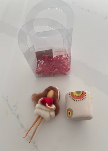 Renkli Hediye Seti: Kupa ve asılabilir Bebek Figürü - Görsel 4