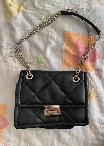 Stradivarius Siyah Deri Zincir Detaylı Kadın Çanta