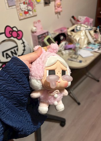 PopMart CryBaby peluş anahtarlık - Görsel 2