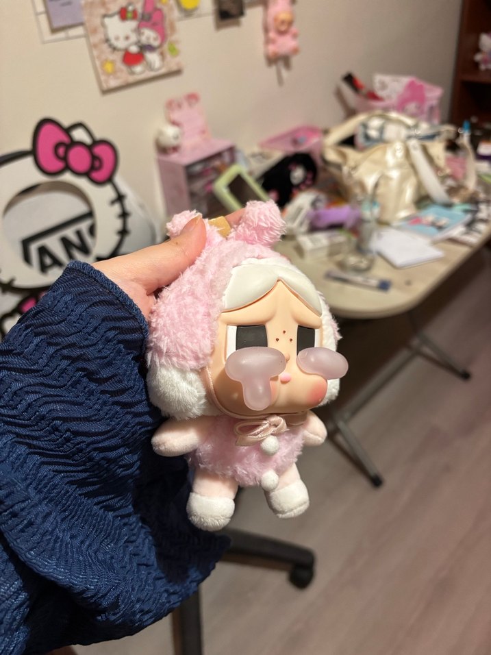 PopMart CryBaby peluş anahtarlık - Görsel 2