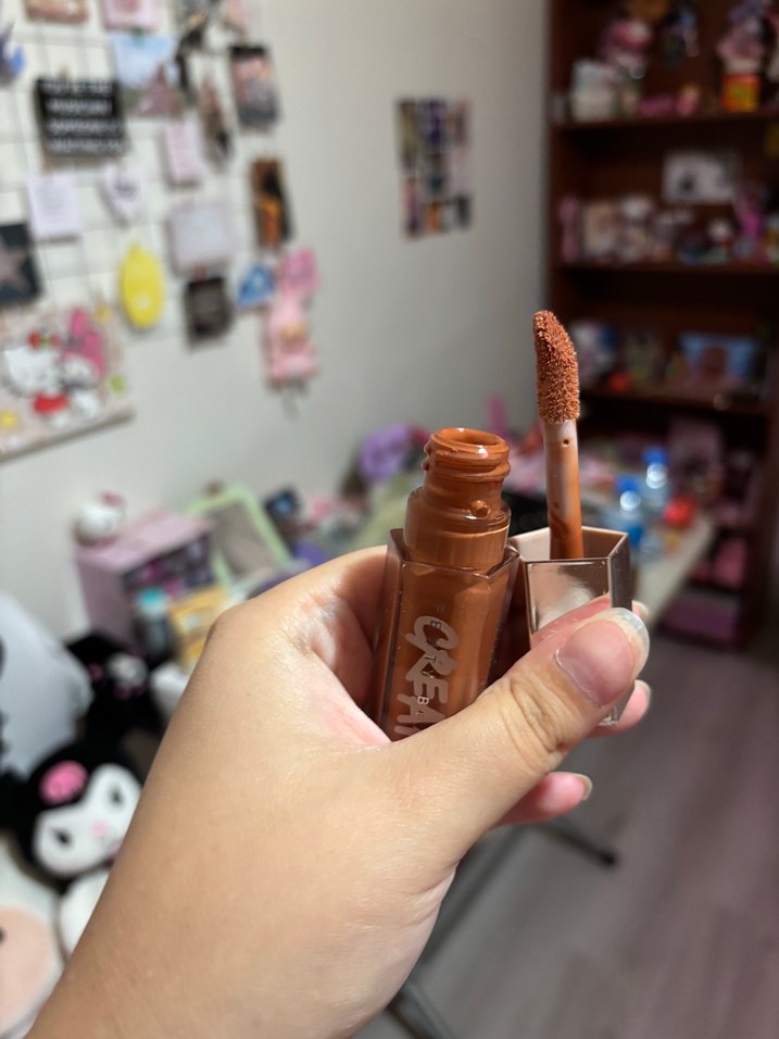 Fenty Beauty Cream Lip Gloss Honey Waffles rengi - Görsel 2