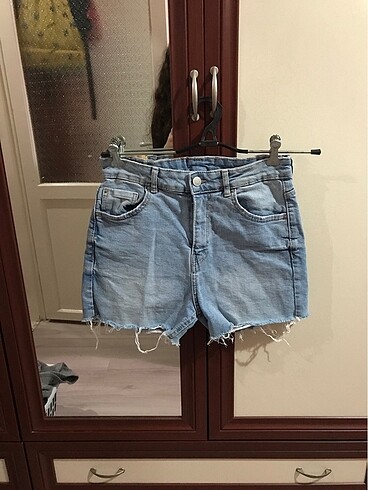 Bershka distressed denim kot şort