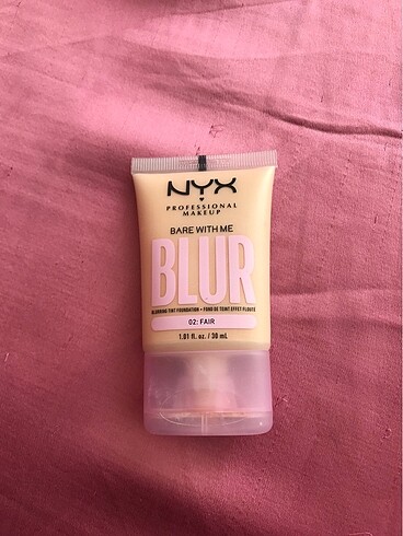 Nyx Bare With Me Blur fondöten 02 Fair rengi