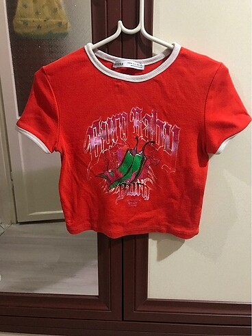 Bershka biber ve alev detaylı crop