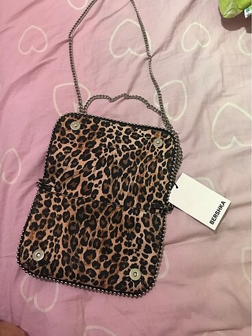 Bershka Bershka leopar desenli omuz (çapraz) çantası