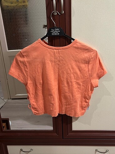 l Beden Bershka ayçiçeği ve papatya desenli crop
