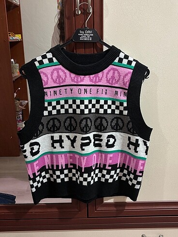 H&M y2k, punk, gothic modalara uygun süveter