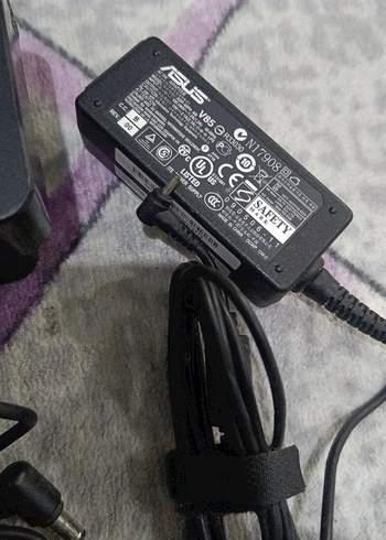 Siyah ASUS Şarj Adaptörü - Görsel 3