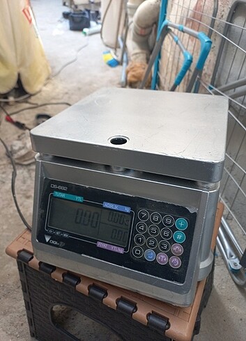 Digi terazi 15 kg tartı yapar.pilli