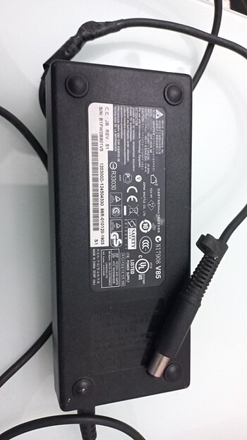 Delta elektronik şarj adaptörü 
