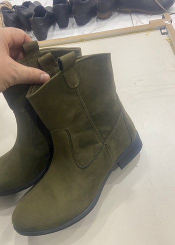 Haki Süet Tokalı Kadın Bot - Görsel 3