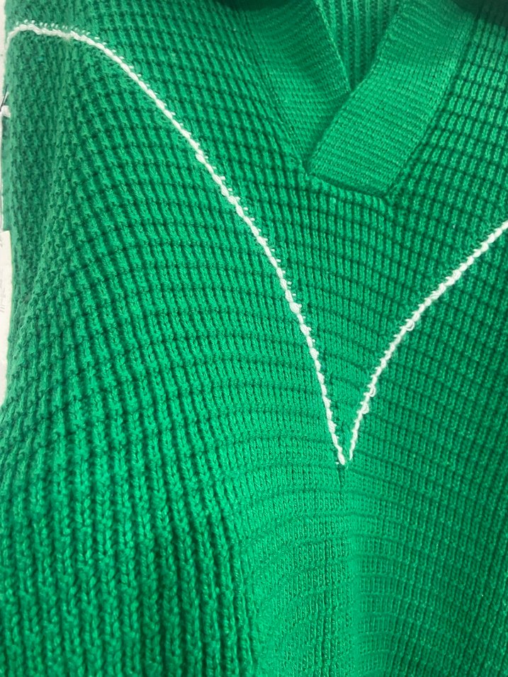 Yeşil V Yakalı Örgü Kadın Kazak - Görsel 3